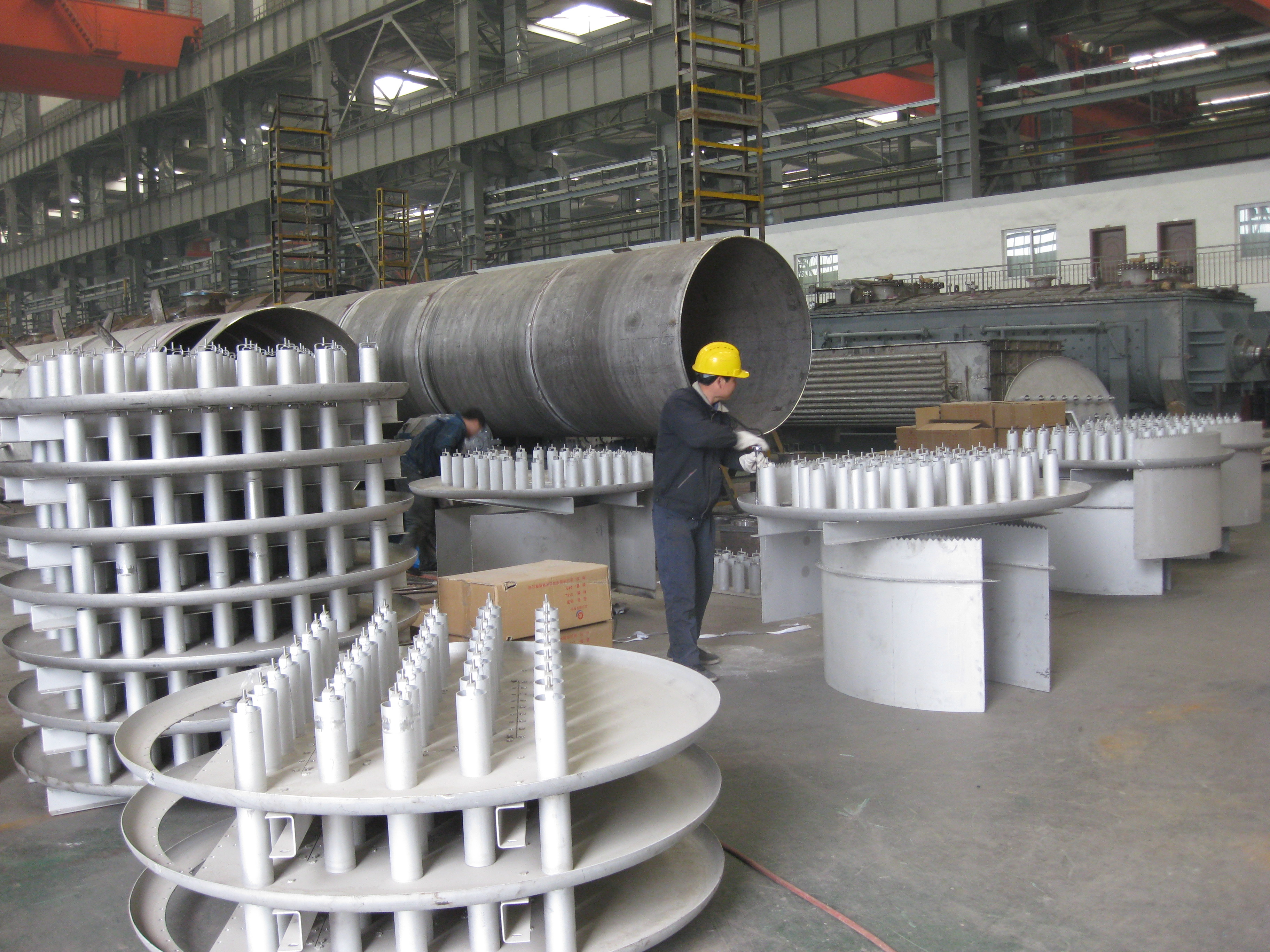 DN1700泡罩塔盤安裝現(xiàn)場